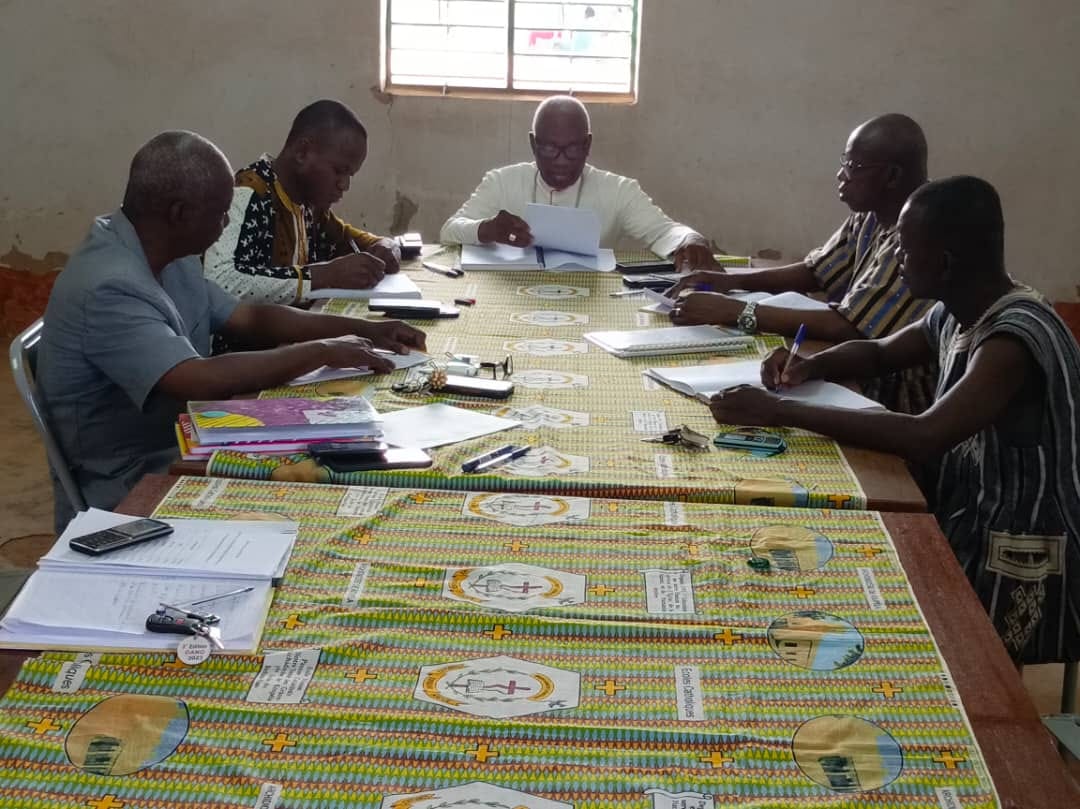 𝕍𝕚𝕤𝕚𝕥𝕖 𝕓𝕚𝕖𝕟𝕧𝕖𝕚𝕝𝕝𝕒𝕟𝕥𝕖 𝕕𝕖 𝕝’𝕖́𝕧𝕖̂𝕢𝕦𝕖 𝕕𝕦 𝕕𝕚𝕠𝕔𝕖̀𝕤𝕖 𝕒̀ 𝕝𝕒 𝔻𝔻𝔼ℂ